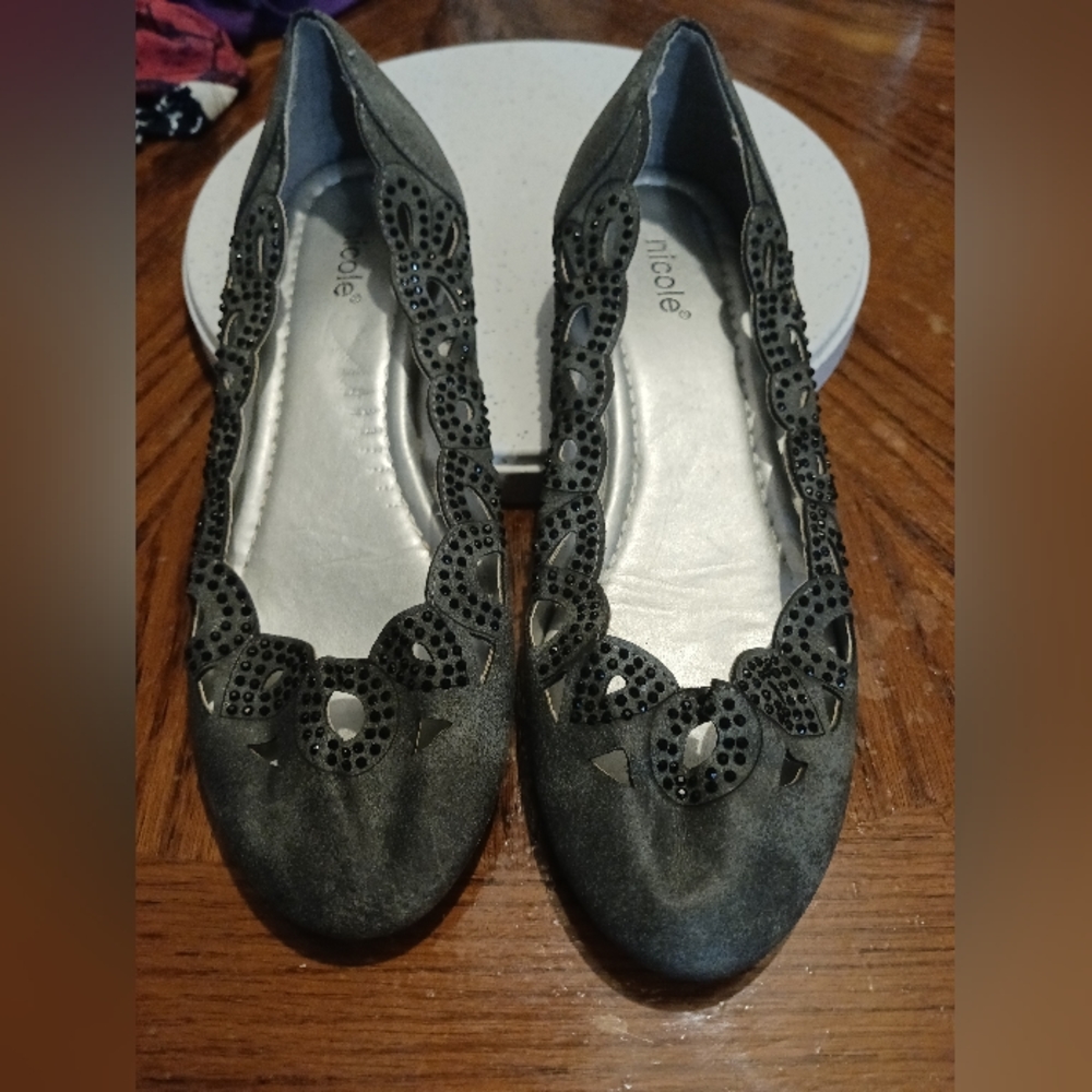 Nicole Flats
